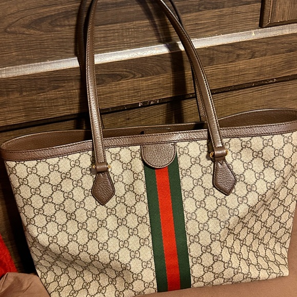 Like new GUCCI authentic bag - Picture 2 of 4